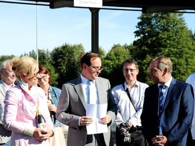 Einweihung_Recyclinghof_Eckental_Dölle_Hofmann_LR.JPG Freuten sich über die gelungene Zusammenarbeit bei der Erweiterung des Recyclinghofes in Eckental: Ille Dölle, Bürgermeisterin des Marktes Eckental, Rainer Hofmann, Geschäftsführer der Entsorgungsfirma Hofmann sowie Landrat Alexander Tritthart (v.l.n.r.)