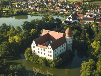 Schloss Neuhaus Jacco Kliesch.jpg